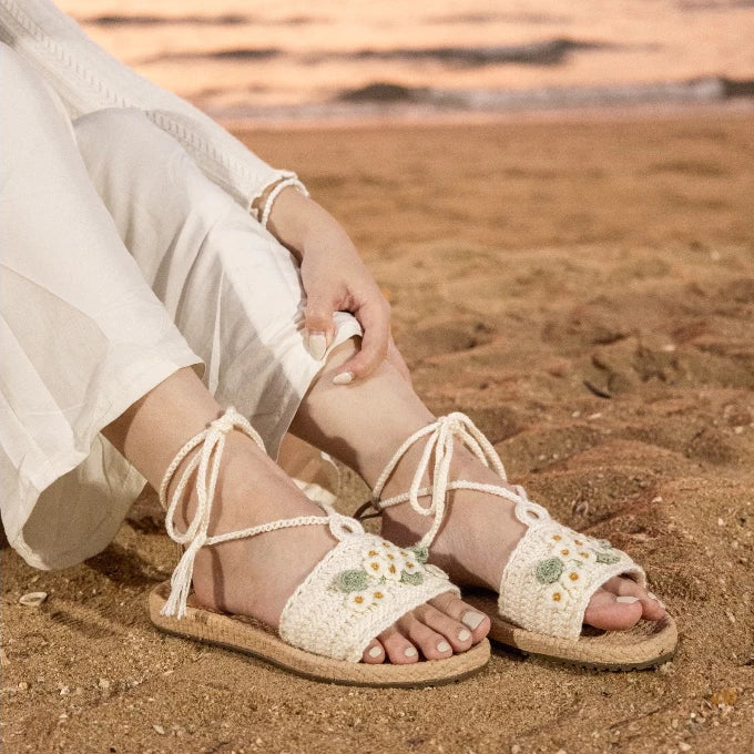 Daisy Tie Slides